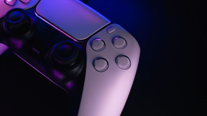 PlayStation 5 předčil Xbox Series X/S v prodejích o 15 milionů kusů